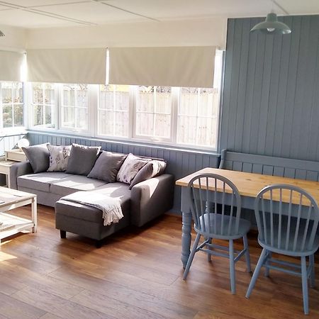 Hydaway Villa Bacton  Екстериор снимка
